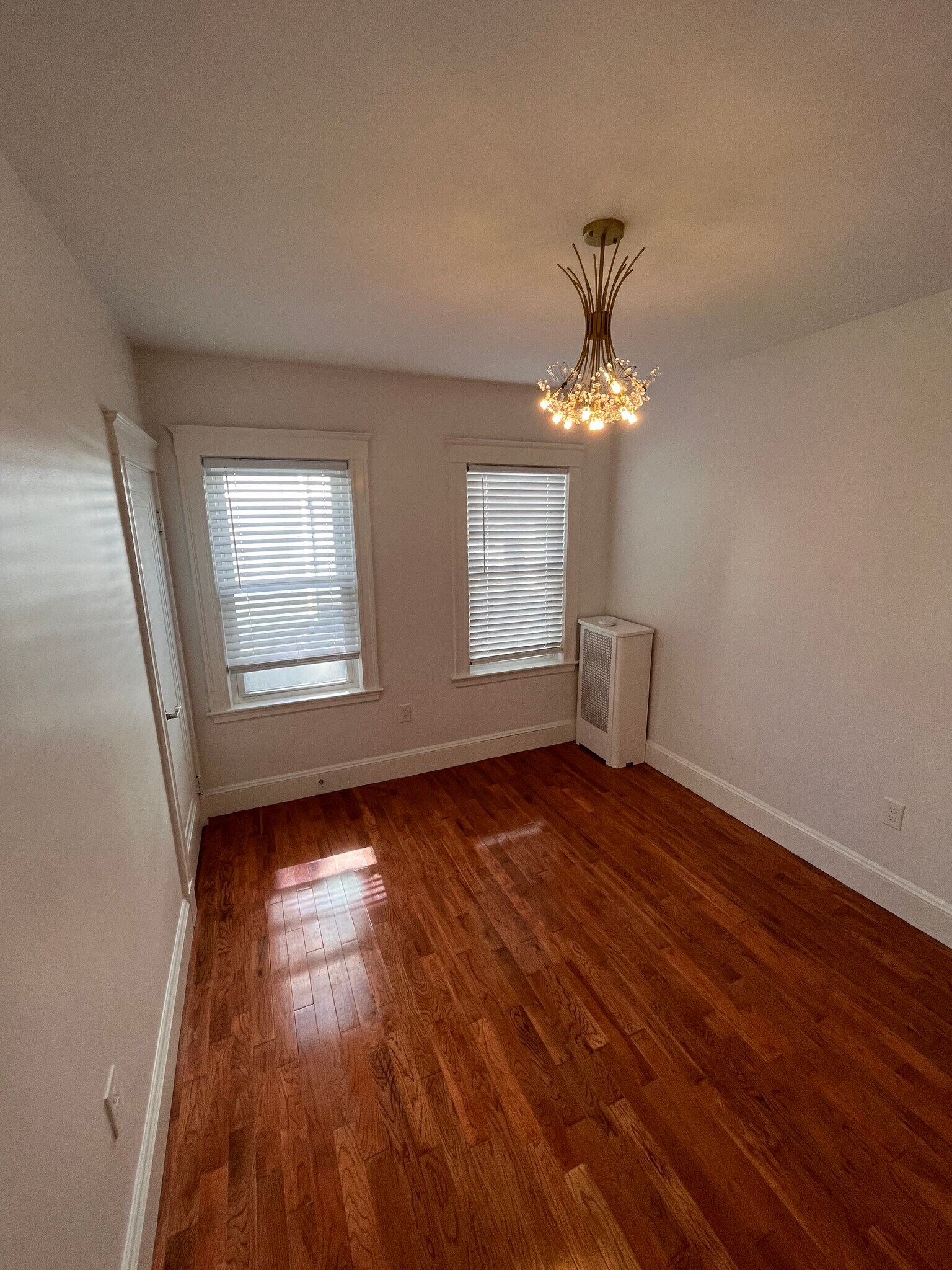 Building Photo - 121 Shore Dr