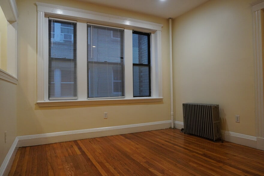 Building Photo - 244 Kelton St