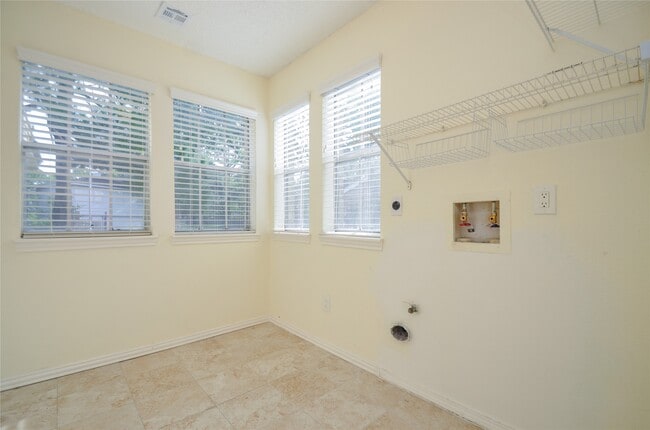 Building Photo - 15111 New Hastings Dr