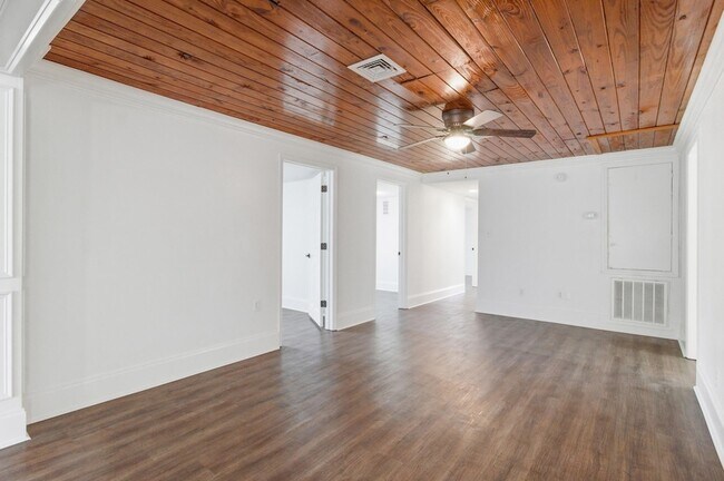 Building Photo - 17 Timberwood Ct