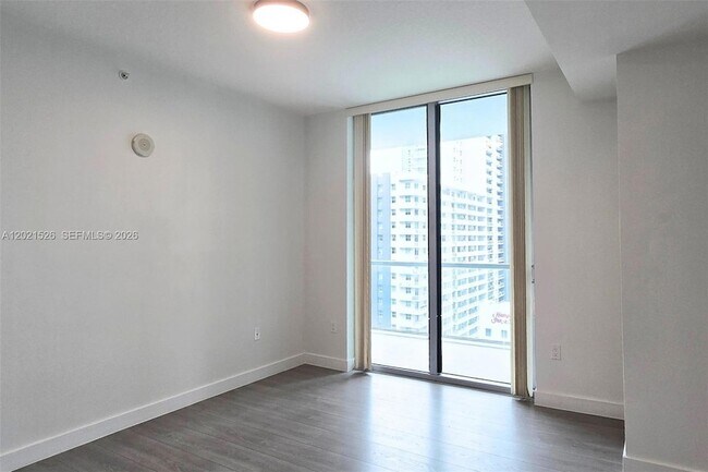 Building Photo - 1111 SW 1st Ave