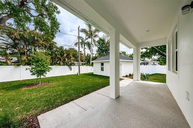 Building Photo - 1701 25th Ave N