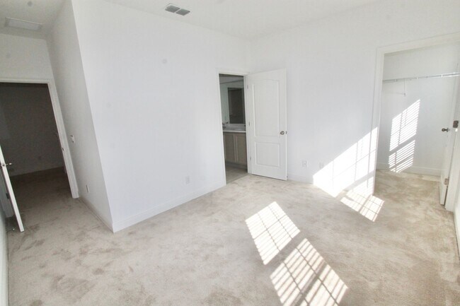 Building Photo - Apopka-Sweetwater Country Club - 3 Bedroom...