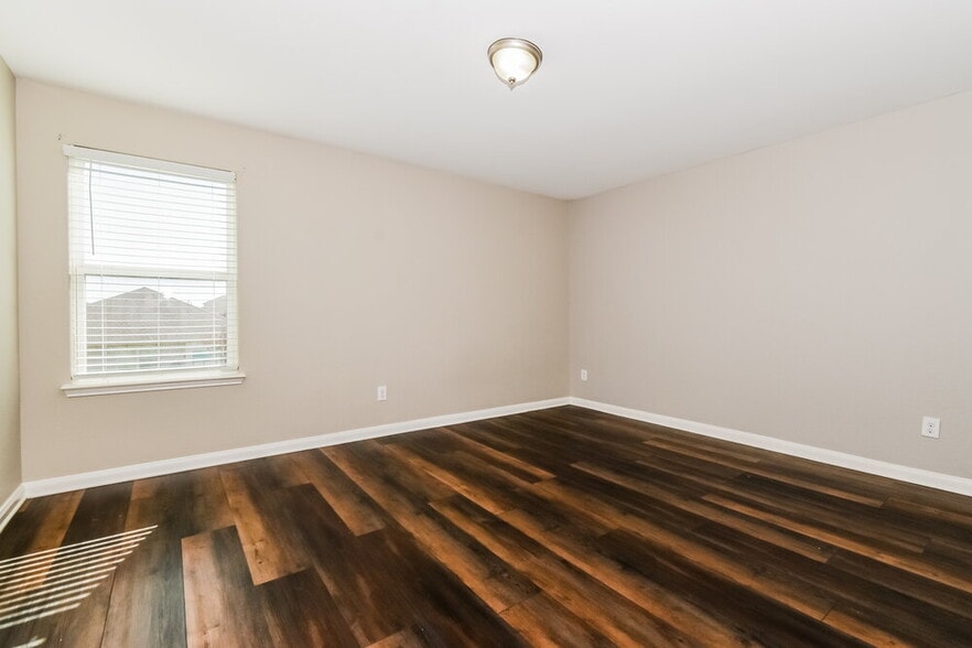 Building Photo - 136 Ryan St