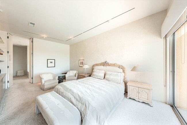 Building Photo - 10272 Overhill Dr