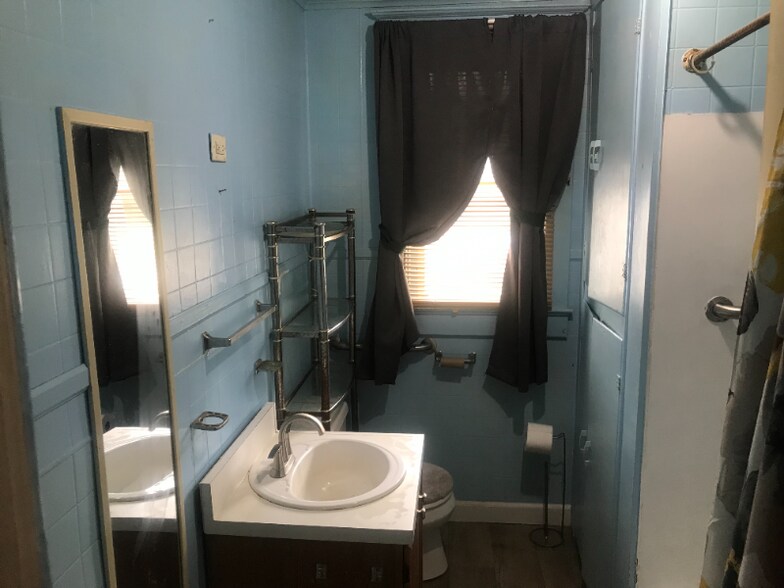 Building Photo - 1106 N George St