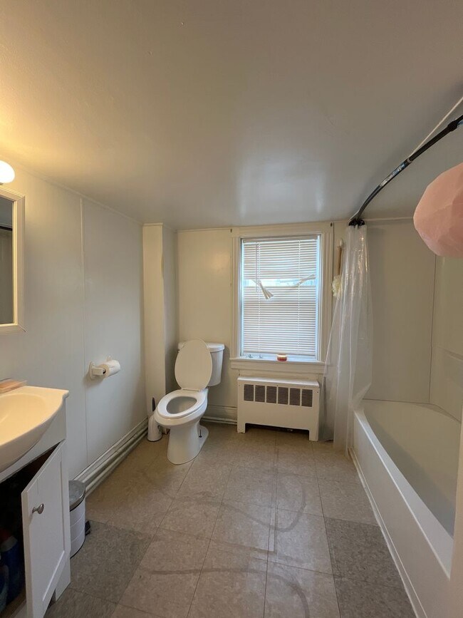 Building Photo - 2280 Main St