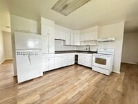 Building Photo - 204 Mandalay Rd