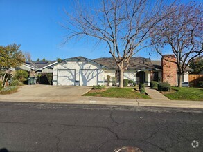 Building Photo - Cute and updated Clovis home offering wond...