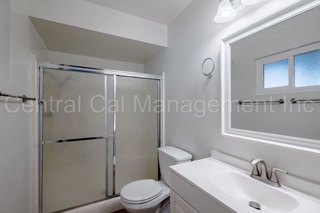 Building Photo - 3 Bedroom/2 Bath Home with Solar - $2100 Per Month!