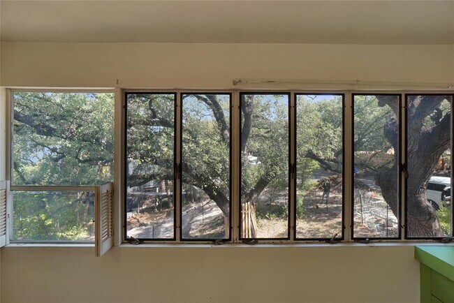 Building Photo - 1806 Alta Vista Ave