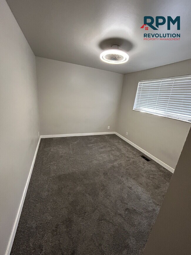 Building Photo - Charming 2-Bed in Washington Terrace