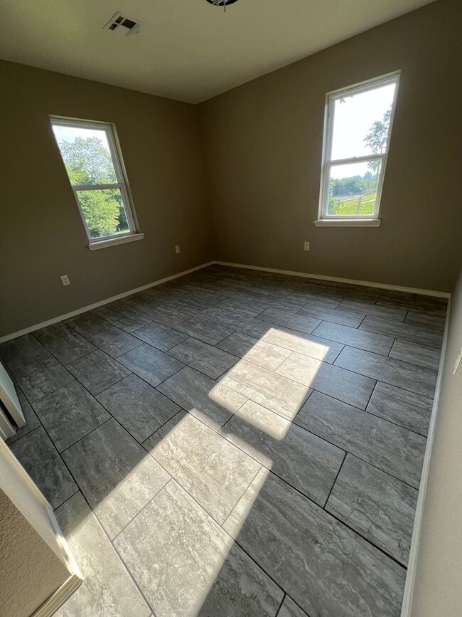 Building Photo - 3 Bed 1.5 Bath House, 1 Car Carport, Yard Care Included.