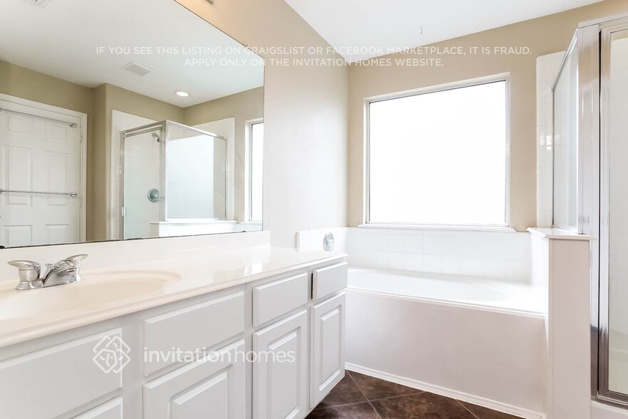 Building Photo - 12143 Landsdown Ridge Way