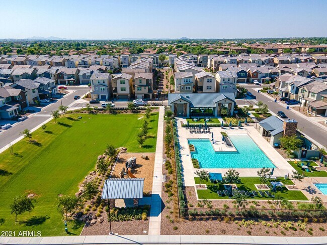 Building Photo - 627 W Flintlock Way