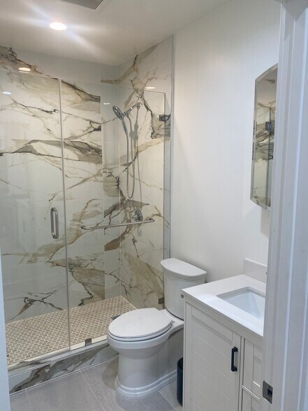 Building Photo - 405 W Broadway