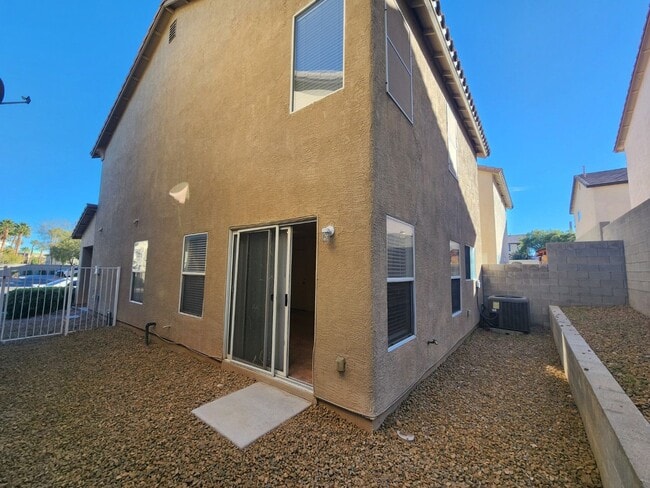 Building Photo - Great 2 Story Home in the SouthWest