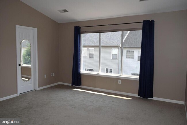 Building Photo - 8819 Blue Royale Ln