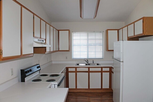 Building Photo - Desirable End-Unit Two-Bedroom Townhome wi...