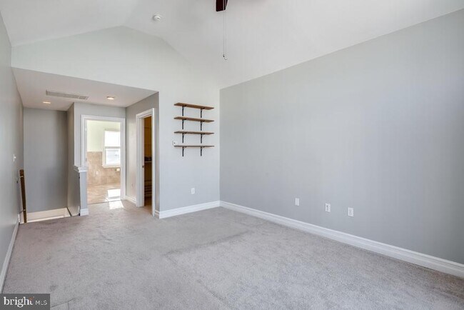 Building Photo - 2243 Kimball St