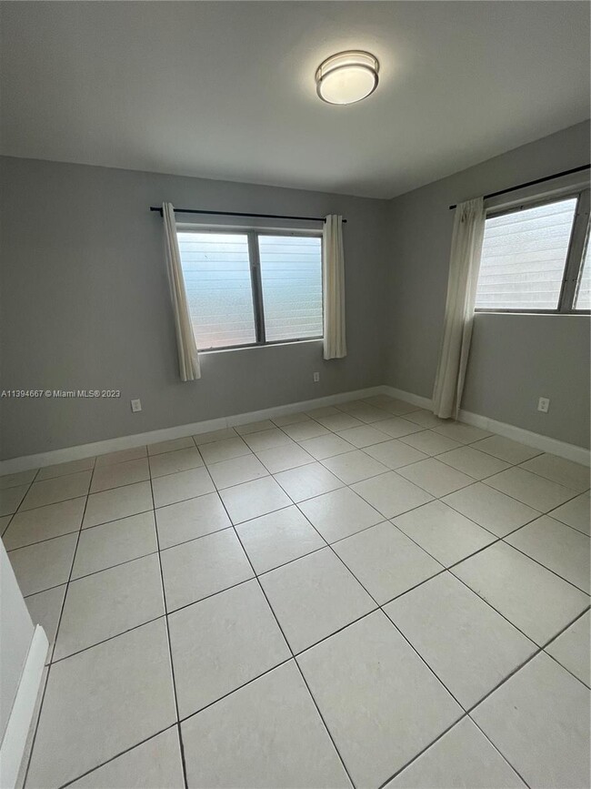 Building Photo - 2420 SW 34th Ave