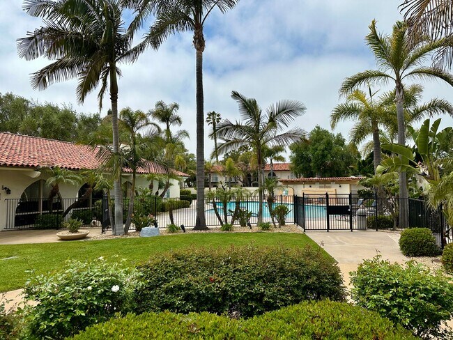 Building Photo - 3266 Loma Riviera Dr