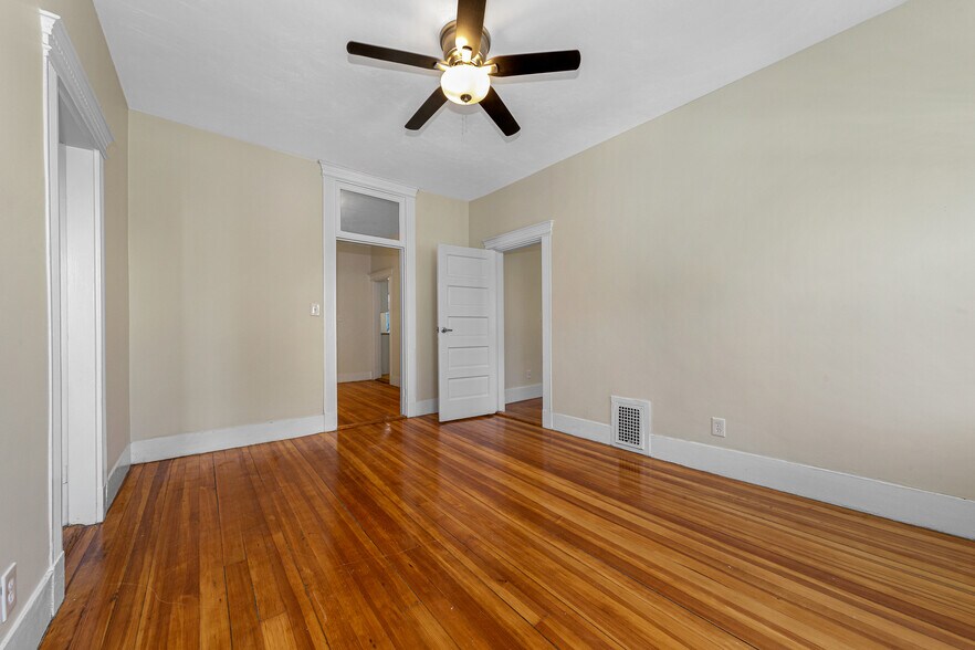 Primary Photo - 44 Brackett St