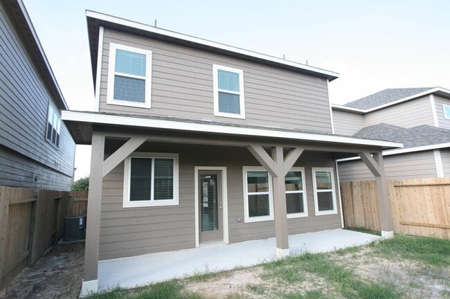 Building Photo - 18319 Amalfi Coast Dr