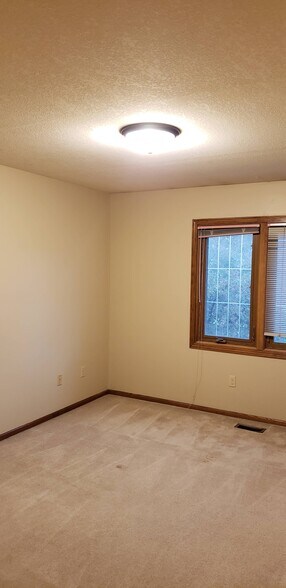 Building Photo - 9020 Iltis Dr