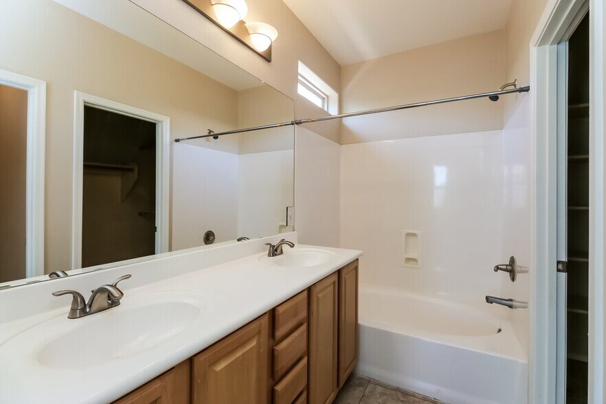 Building Photo - 347 N Wesley