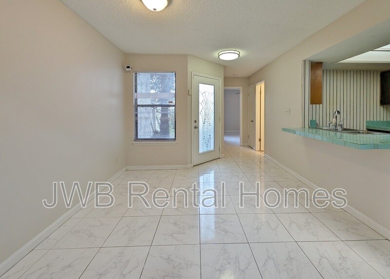 Building Photo - 8324 Century Point Dr N