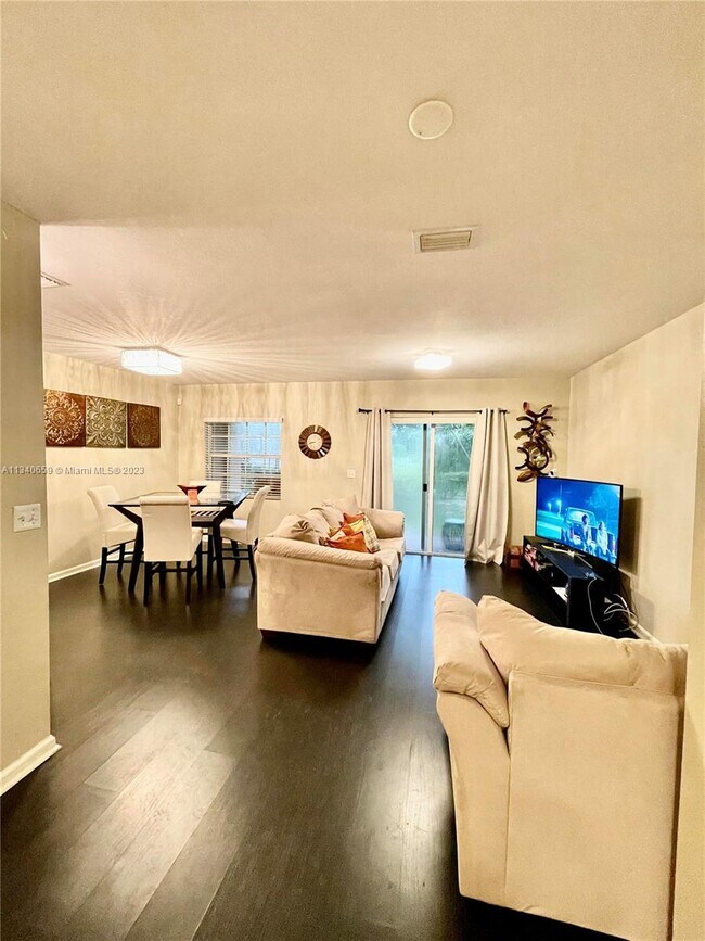 Building Photo - 1359 Avon Ln