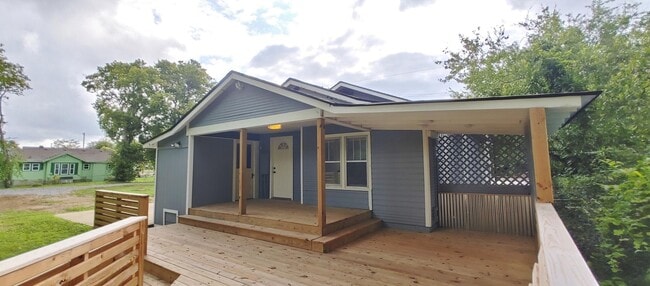 Building Photo - Adorable Red Bank Home!