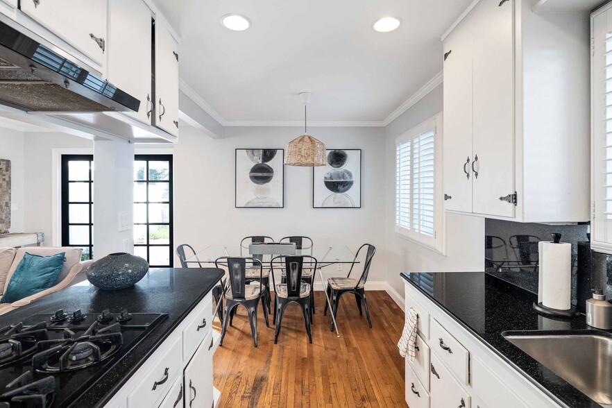 Building Photo - 1221 10th St