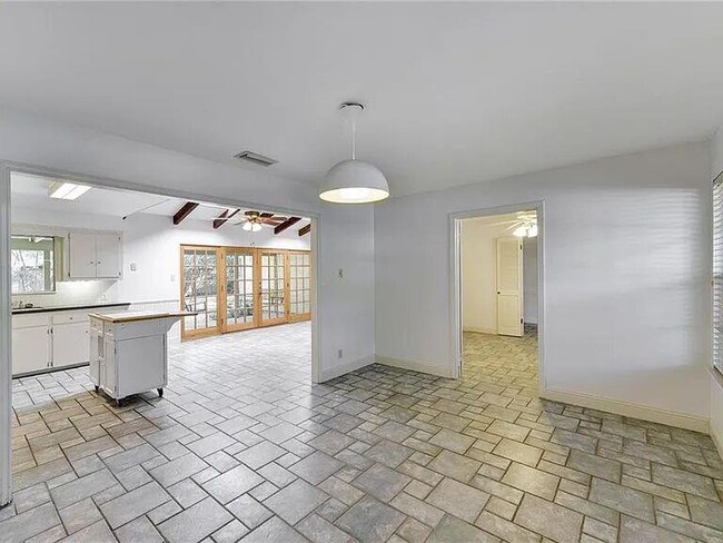 Building Photo - 2906 Greenlawn Pkwy