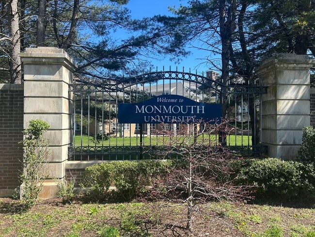 Building Photo - 95 7th Ave