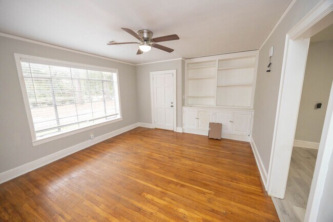 Building Photo - 2058 Woodley Rd