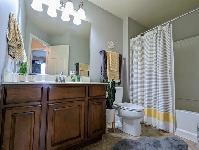 Building Photo - 2221 S Crambourne Way