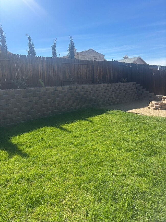 Building Photo - Awesome Property