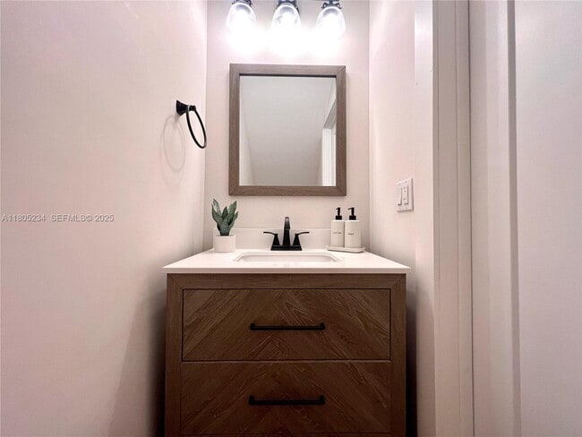 Building Photo - 8753 SW 34th St