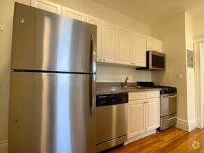 Building Photo - Nicely renovated 2 bed unit with utilities...