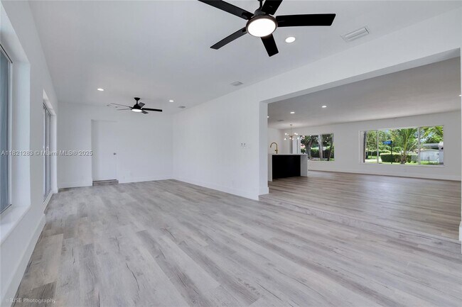 Building Photo - 6250 SW 62nd Pl