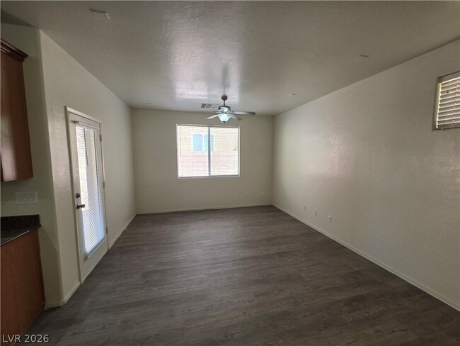 Building Photo - 7510 Perla Del Mar Ave