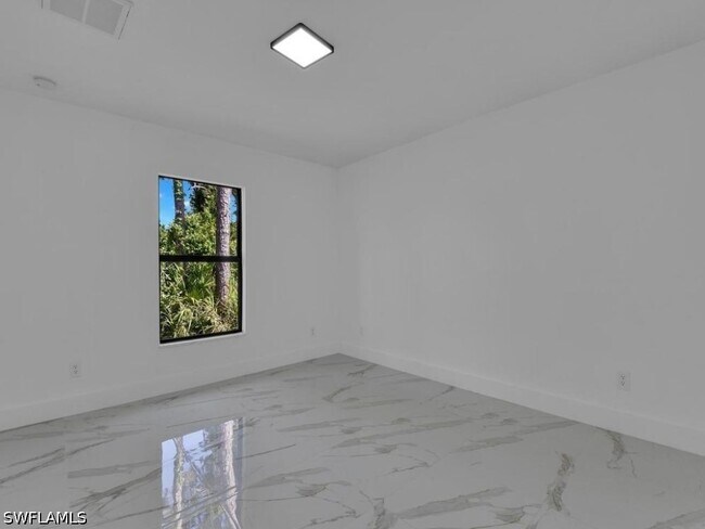 Building Photo - 4745 13th St SW