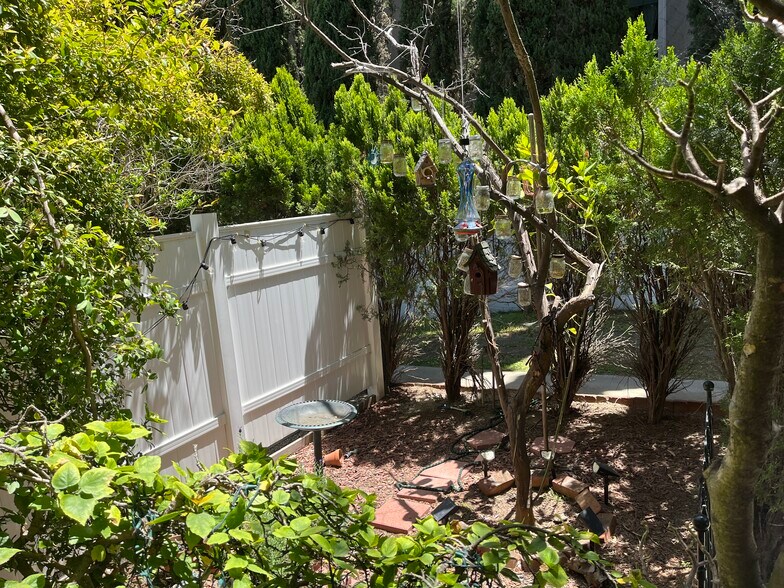 Private garden - 1725 1/2 Malcolm Ave
