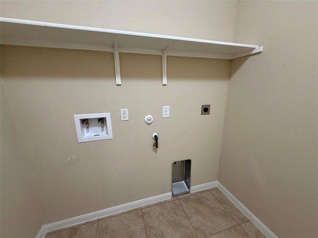 Building Photo - 6624 San Isidro Dr