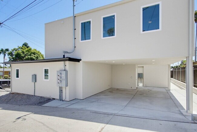 Building Photo - Pacific Beach Walking Distance To Mission Bay