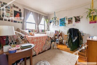 Building Photo - Don't miss this deal! 4-bed, 2-bath in Brighton