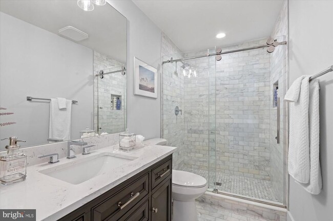 Building Photo - 222 Green St