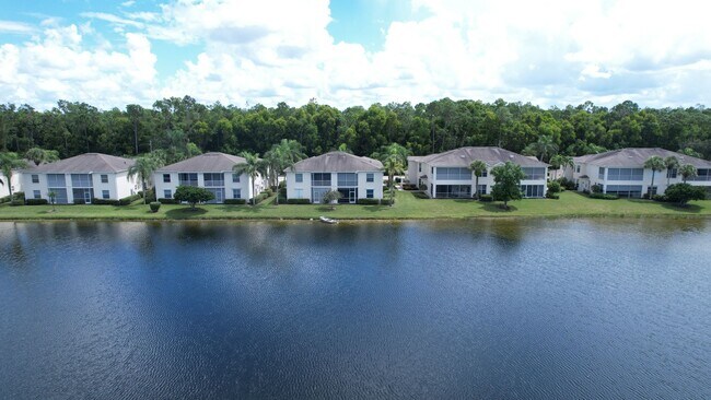 Building Photo - ** CROWN POINTE SHORES ** 2 BED + DEN / 2 BATH - GARAGE - TURNKEY FURNISHED - ANNUAL RENTAL